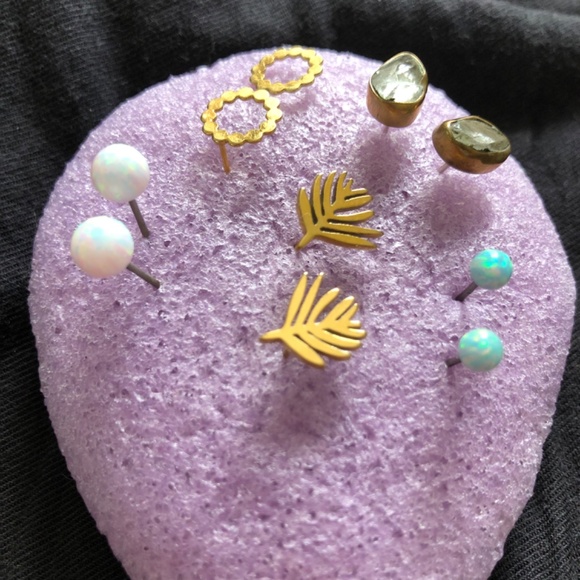 5 pairs of small earrings - Picture 3 of 5